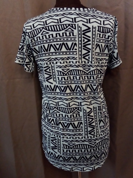 LuLaRoe Shirt size 14 Geometric Design - Picture 7 of 8